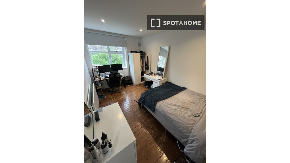 Double room London, 4 beds — photo 4