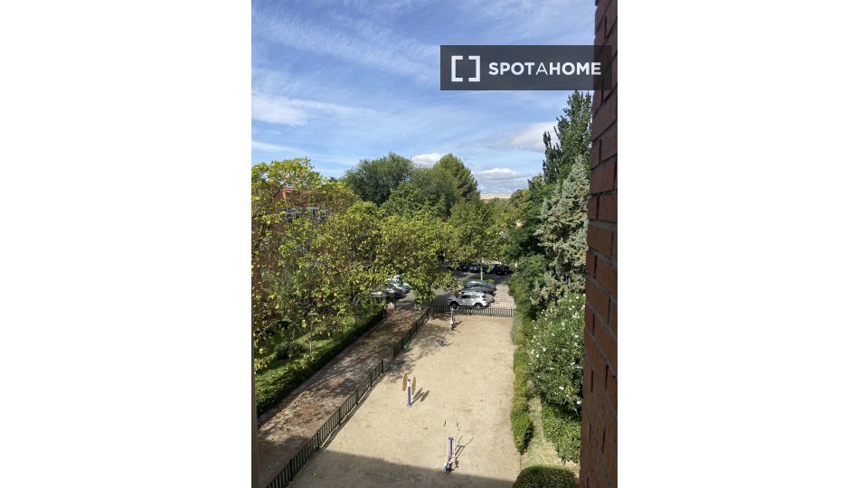 Double room Madrid, 4 beds, 78m² — photo 11