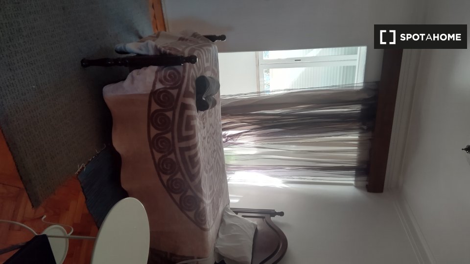 Double room Lisbon, 3 beds, 120m² — photo 17