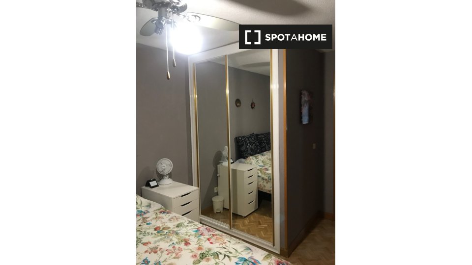 Double room Madrid, 3 beds — photo 16