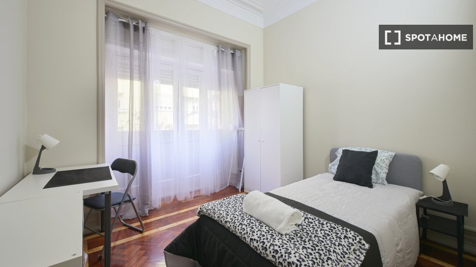 Double room Lisbon, 9 beds — photo 20