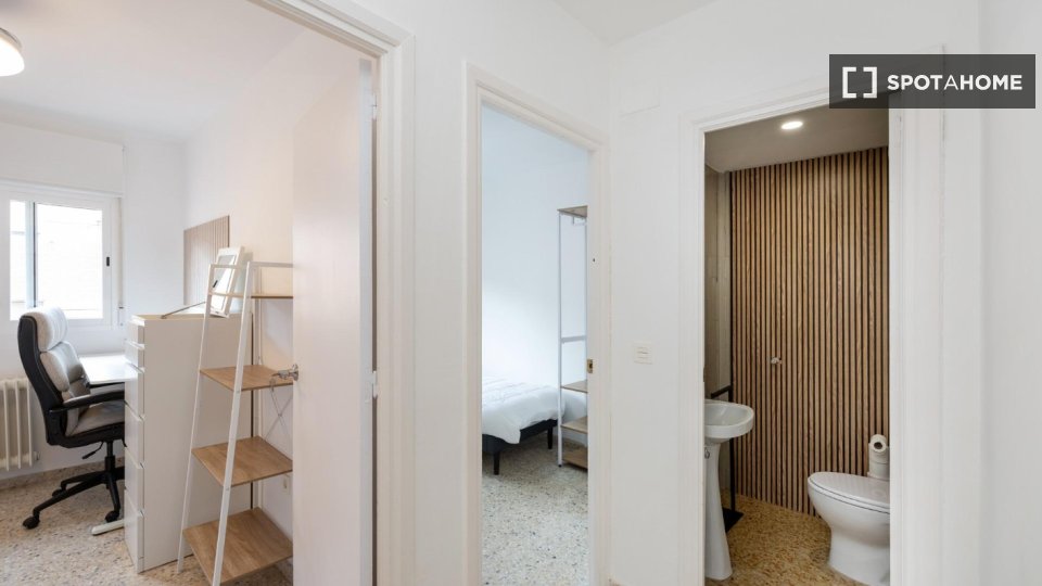 Double room Granada, 5 beds, 150m² — photo 13