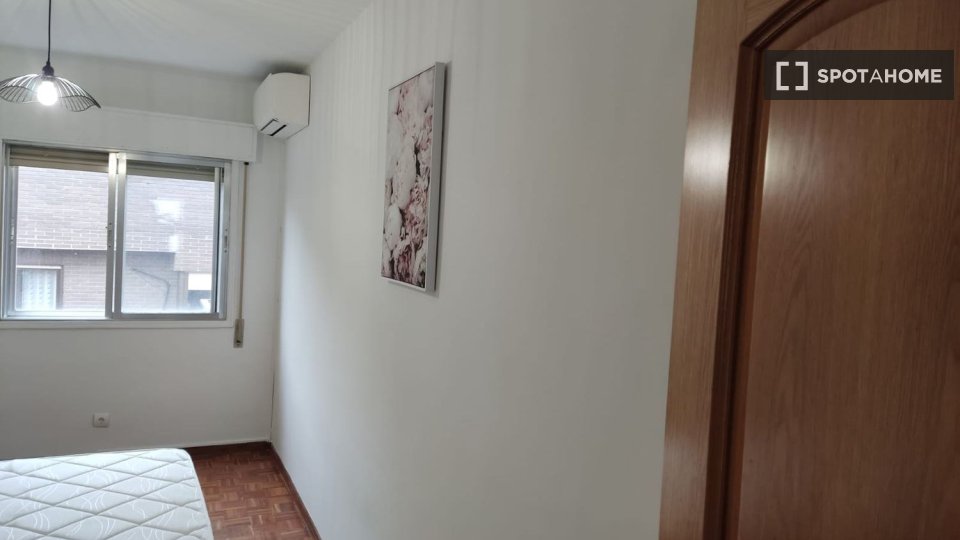 Double room Madrid, 3 beds — photo 24