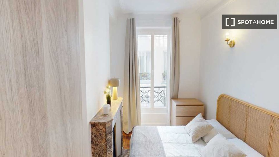 Double room Paris, 5 beds, 50m² — photo 9