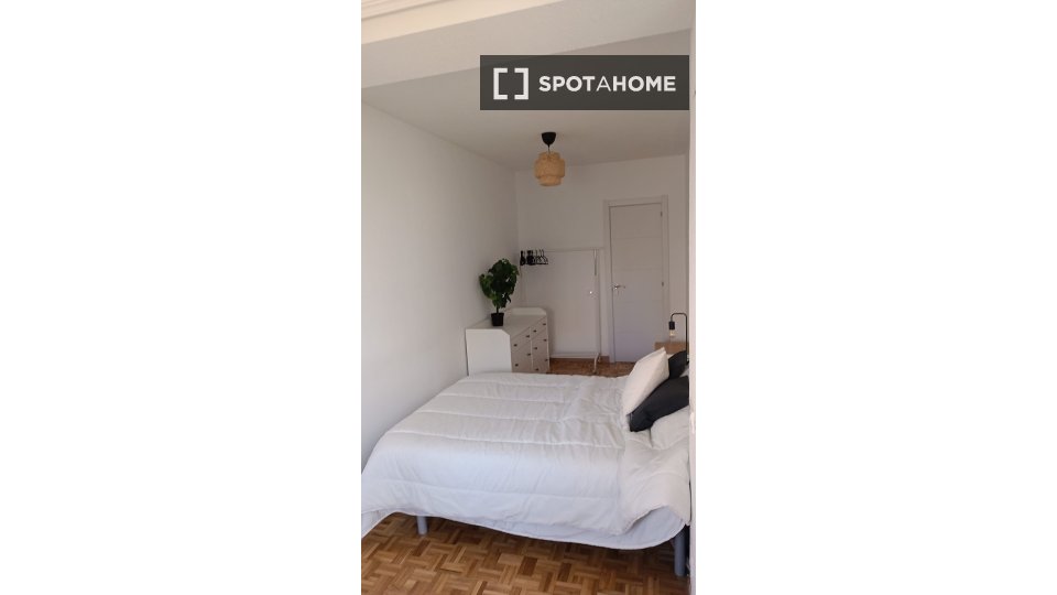 Double room Madrid, 5 beds — photo 12