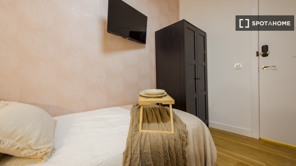 Double room Madrid, 13 beds, 266m² — photo 2