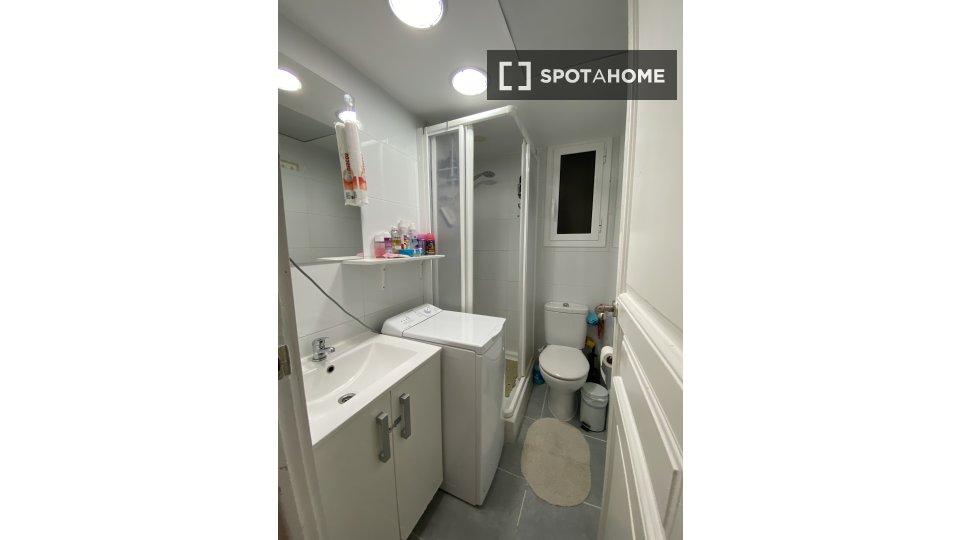Double room Barcelona, 3 beds, 98m² — photo 7