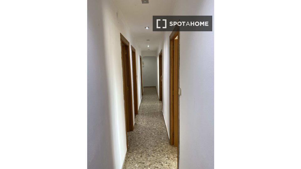 Double room Valencia, 3 beds, 80m² — photo 14