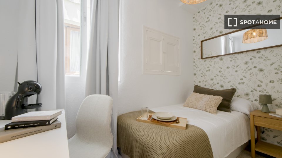 Double room Madrid, 5 beds — photo 1