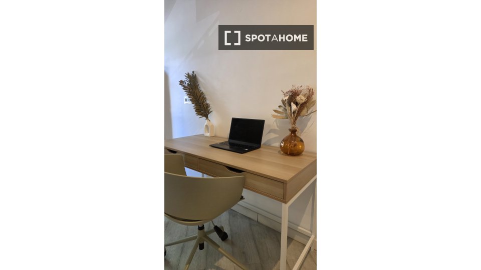 Double room Barcelona, 6 beds, 180m² — photo 6
