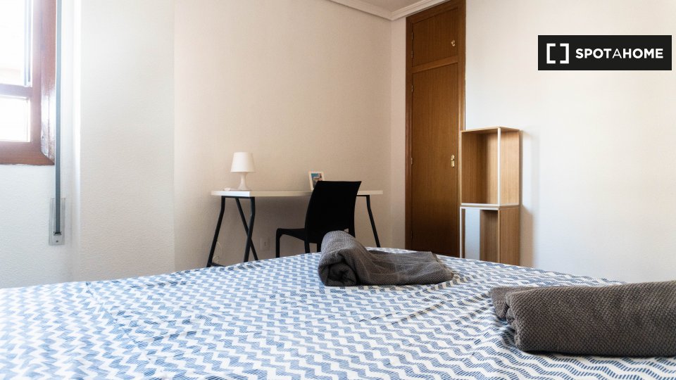 Double room Valencia, 7 beds, 200m² — photo 1