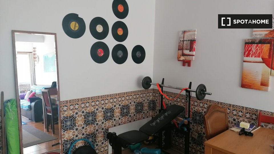 Double room Lisbon, 3 beds, 120m² — photo 8