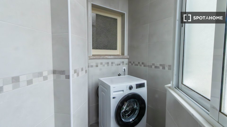 Double room Lisbon, 3 beds, 90m² — photo 31