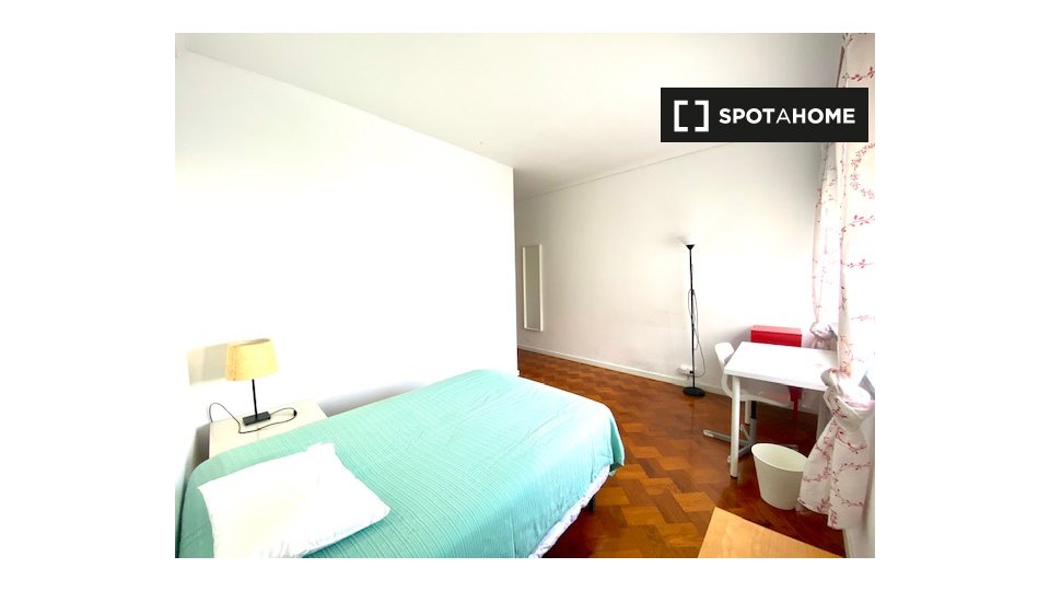 Double room Lisbon, 3 beds — photo 2