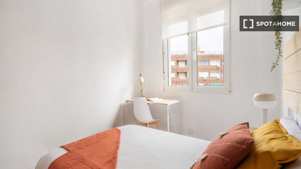 Double room Madrid, 6 beds — photo 15