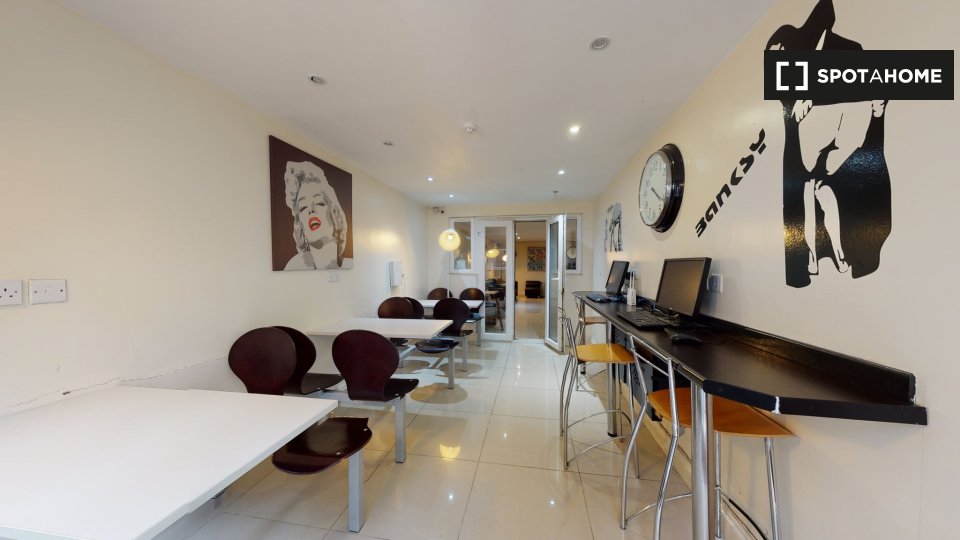 Double room London, 13 beds — photo 19