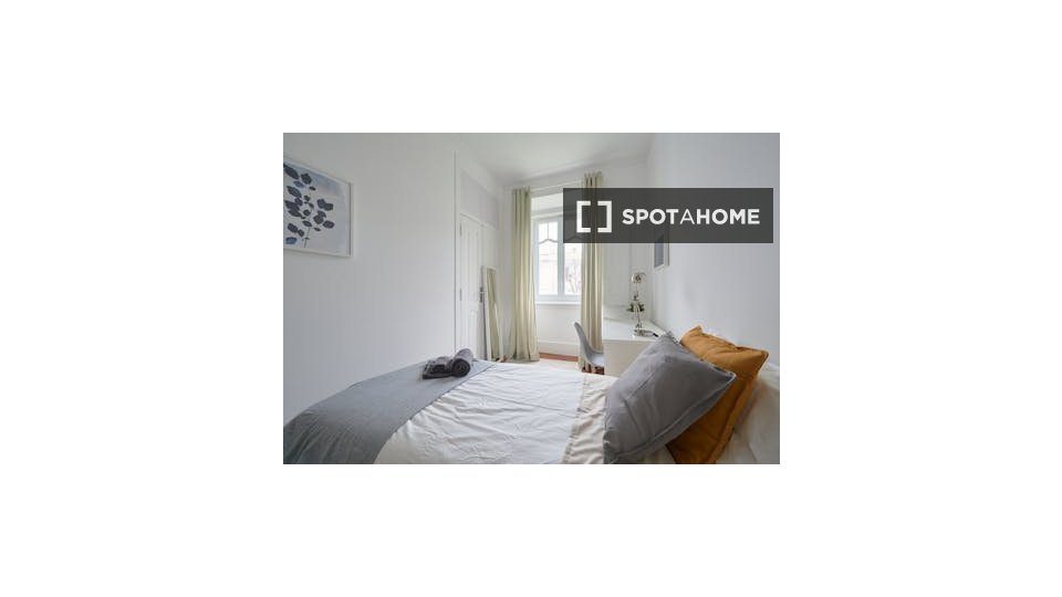 Double room Lisbon, 6 beds — photo 18