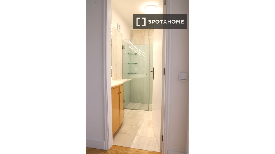 Apartment Porto, 4 beds, 165m² — photo 11