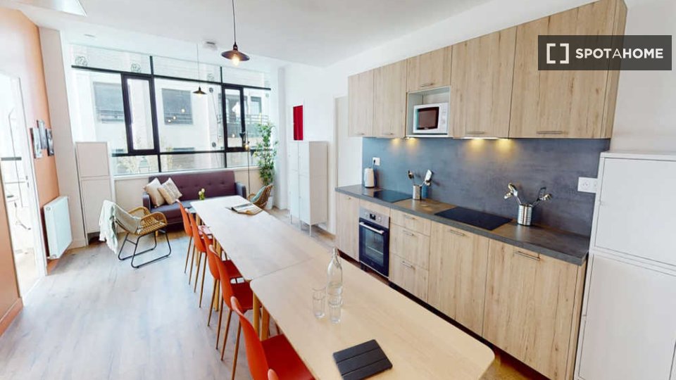 Double room Paris, 11 beds, 190m² — photo 3