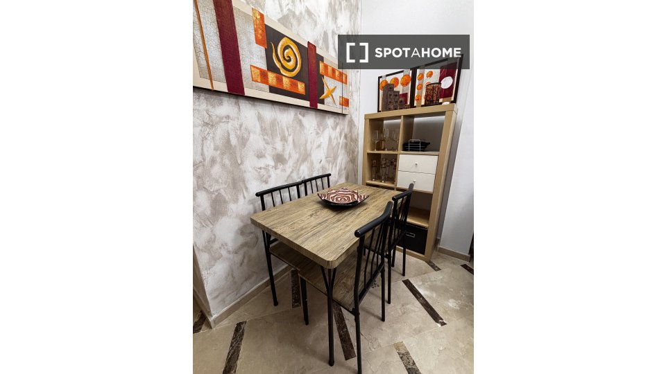 Apartamento de 1 dormitorio en alquiler en San Julián, Sevilla.