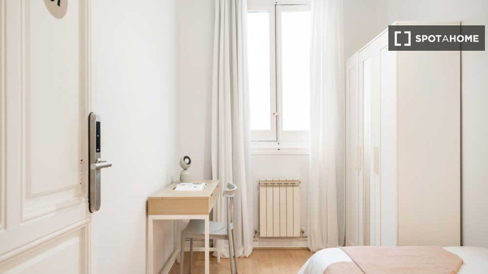 Double room Madrid, 7 beds — photo 36