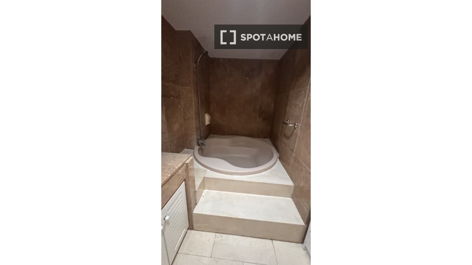 Double room Valencia, 5 beds, 240m² — photo 1
