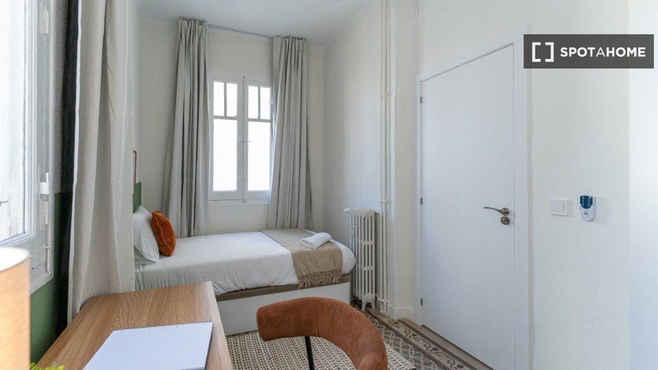 Double room Madrid, 7 beds — photo 15