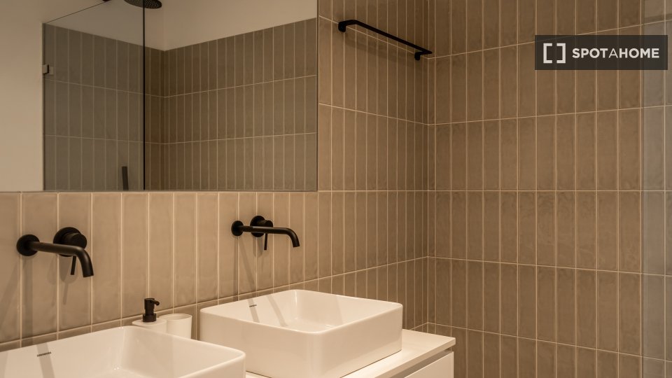 Apartment Lisbon, 2 beds, 70m² — photo 9