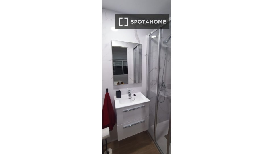 Double room Valencia, 5 beds, 105m² — photo 8