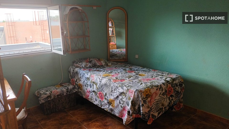 Double room Madrid, 3 beds, 80m² — photo 16