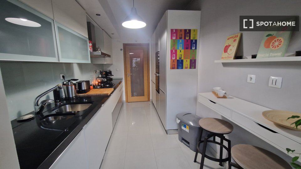 Apartment Lisbon, 1 bed, 75m² — photo 12