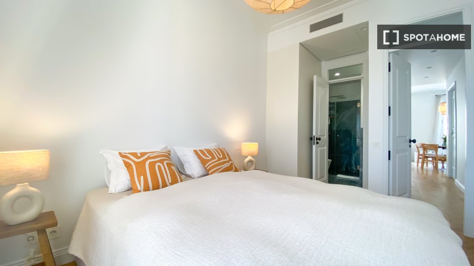 Apartment Lisbon, 2 beds, 62m² — photo 5