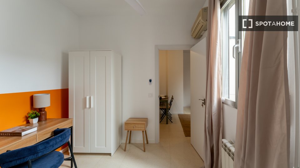 Double room Madrid, 3 beds — photo 11
