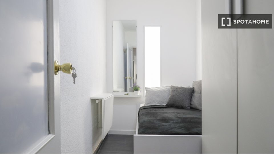 Double room Madrid, 7 beds, 115m² — photo 12