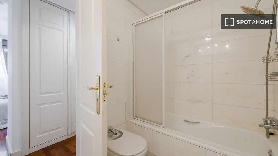 Double room Madrid, 8 beds — photo 1