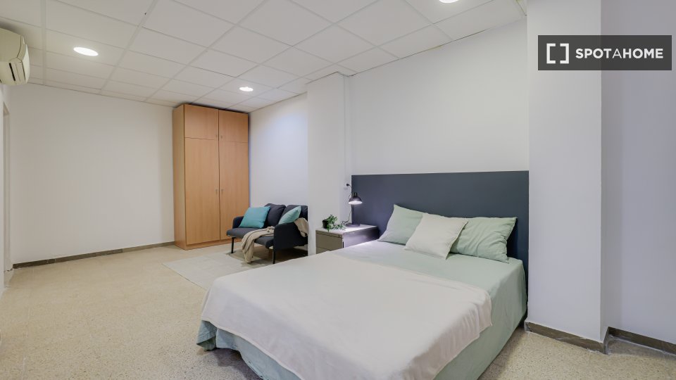 Double room Barcelona, 17 beds, 550m² — photo 8