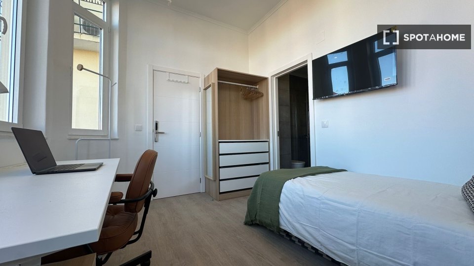Double room Lisbon, 6 beds, 160m² — photo 1