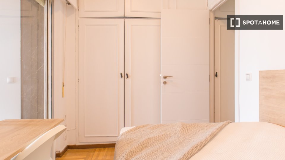 Double room Madrid, 9 beds — photo 11