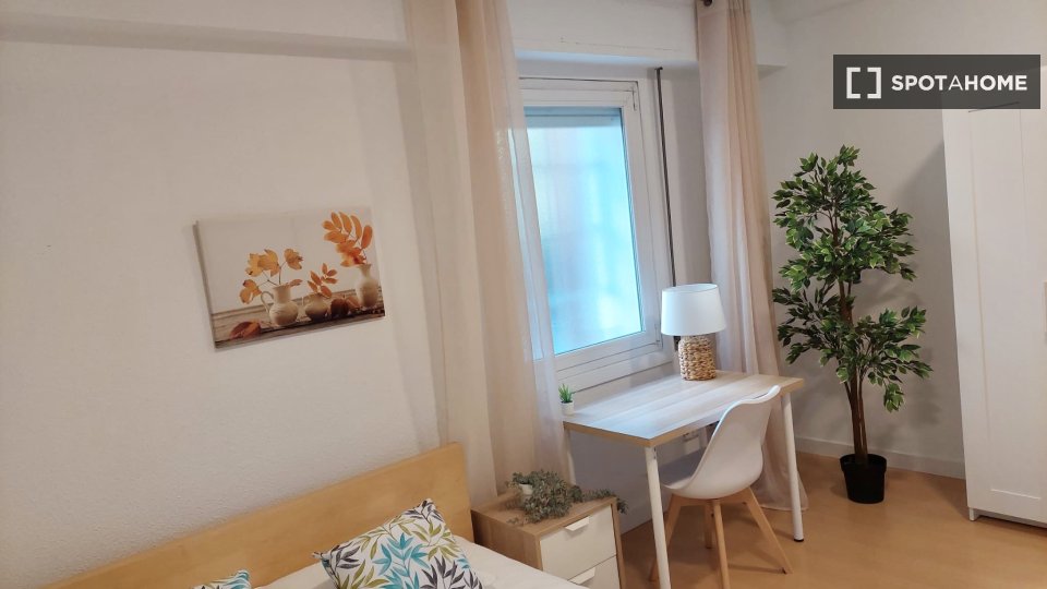Double room Madrid, 4 beds, 100m² — photo 13