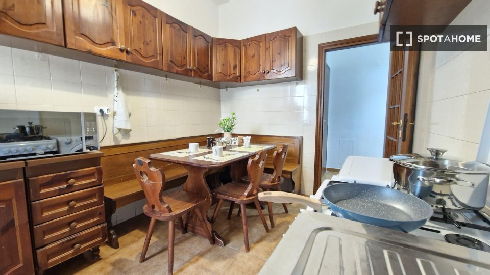 Double room Rome, 3 beds — photo 18