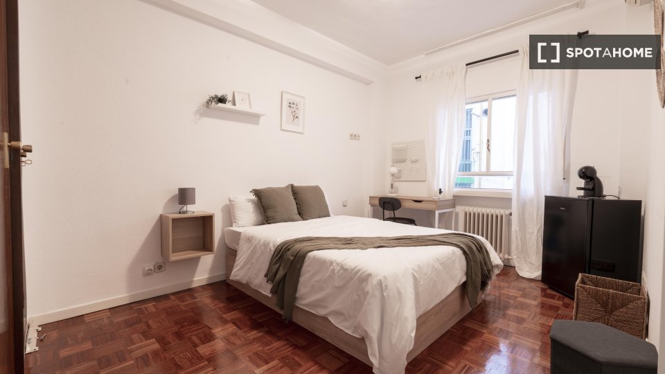 Double room Madrid, 5 beds — photo 46