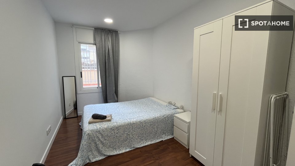Double room Barcelona, 13 beds, 290m² — photo 16