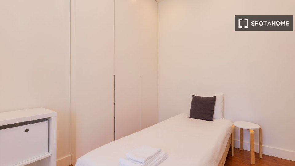 Apartment Lisbon, 4 beds — photo 1