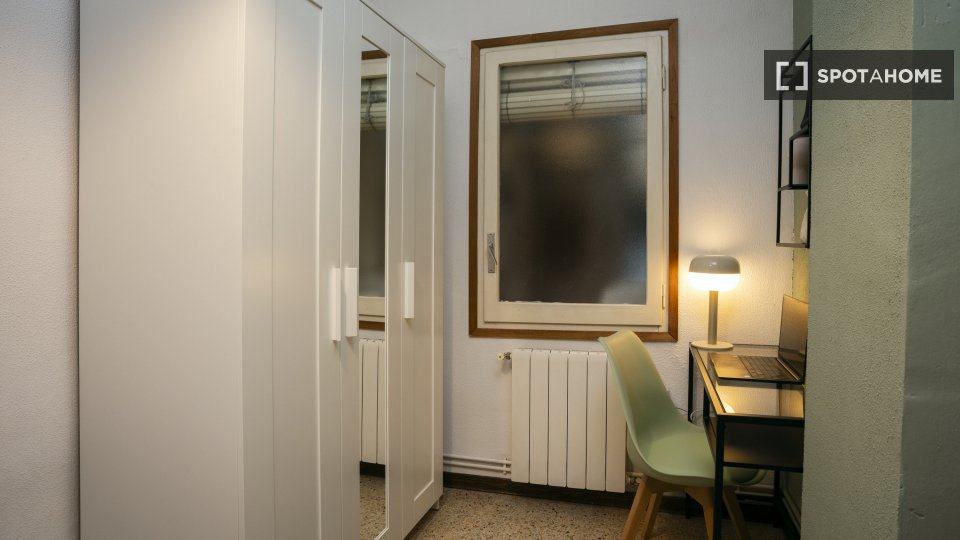 Double room Barcelona, 5 beds, 100m² — photo 1