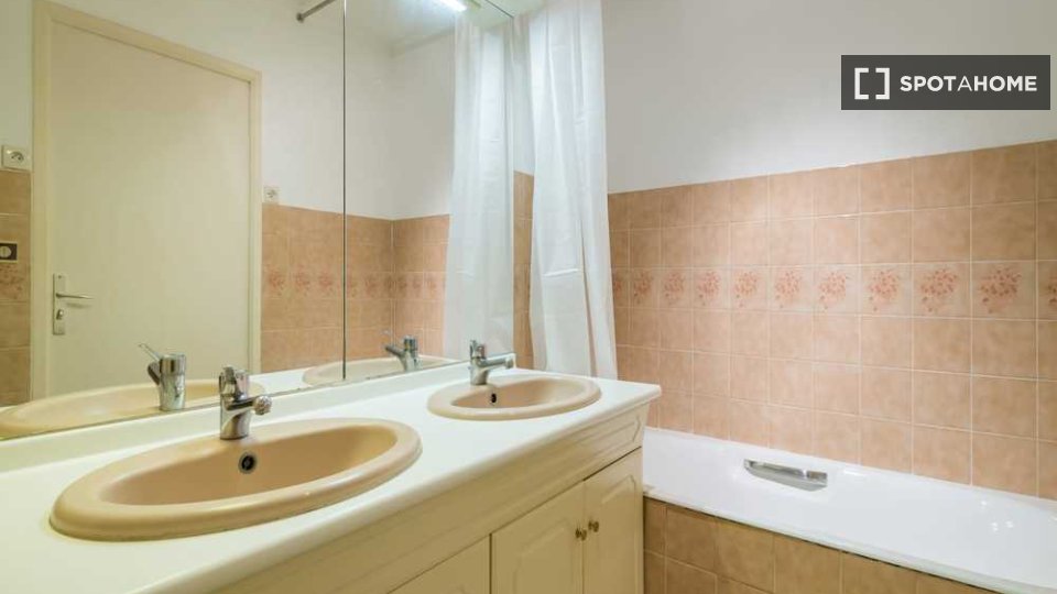 Double room Lyon, 5 beds, 100m² — photo 5
