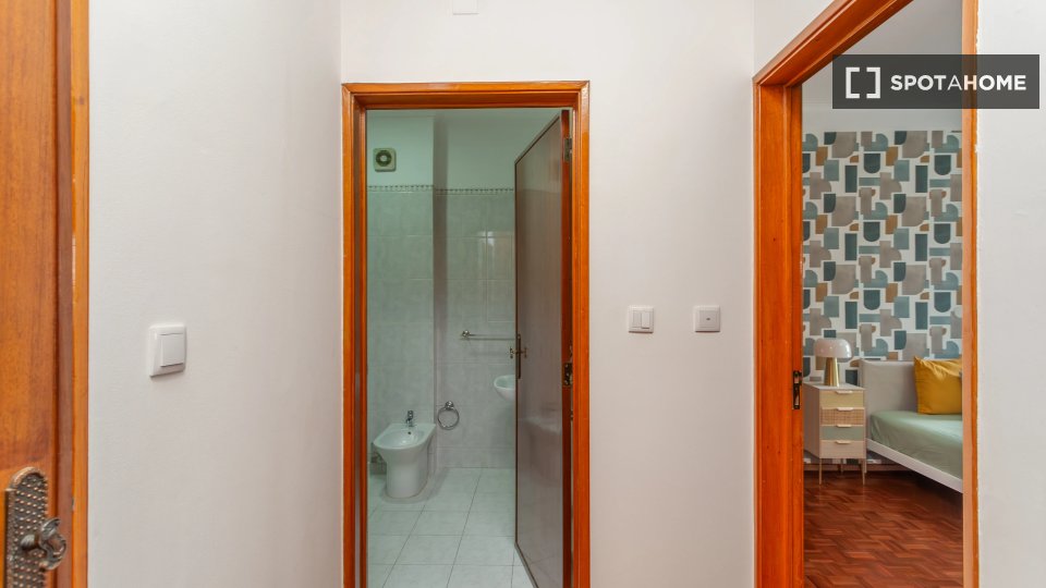 Double room Lisbon, 4 beds — photo 14