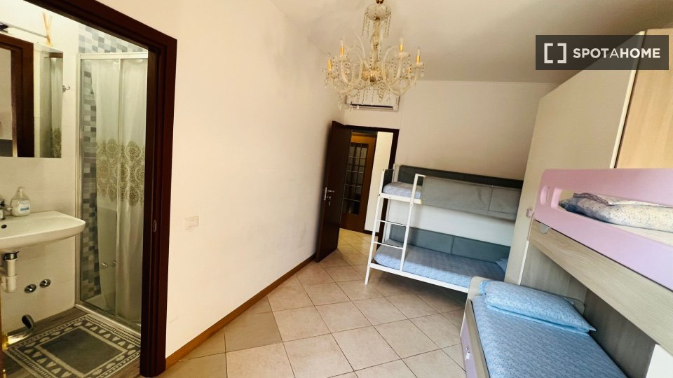 Double room Milan, 4 beds — photo 2