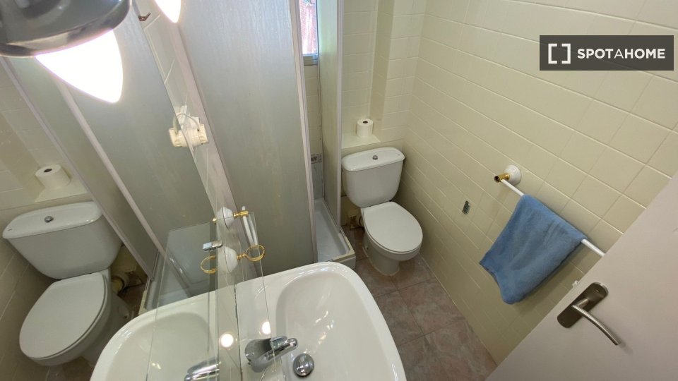 Double room Madrid, 3 beds — photo 8