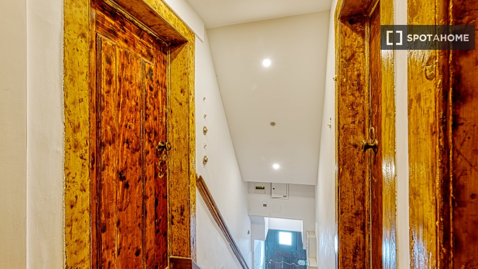 Apartment Lisbon, 1 bed, 70m² — photo 15