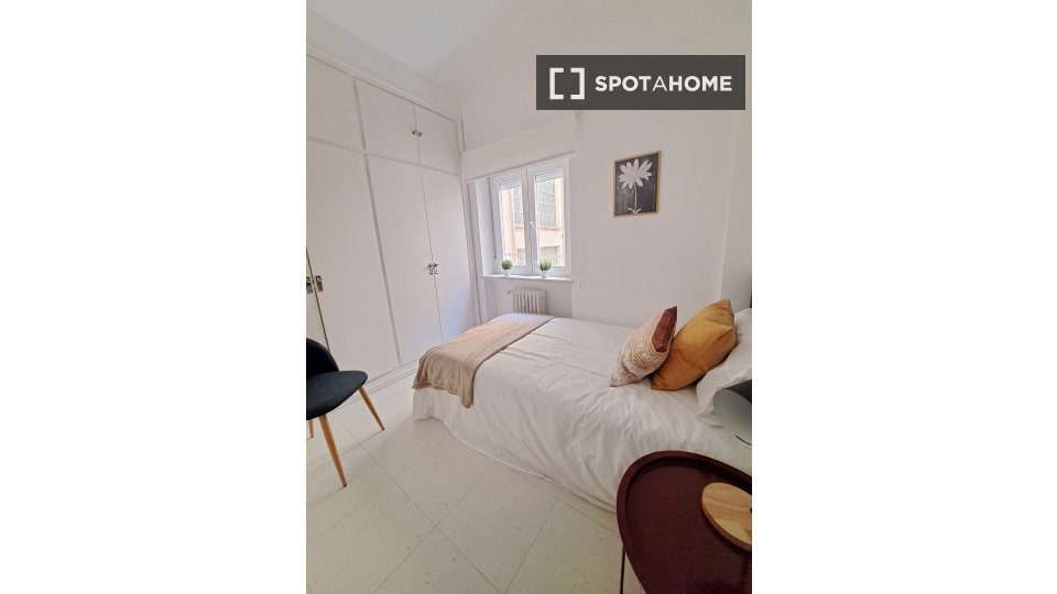 Double room Madrid, 14 beds, 200m² — photo 3